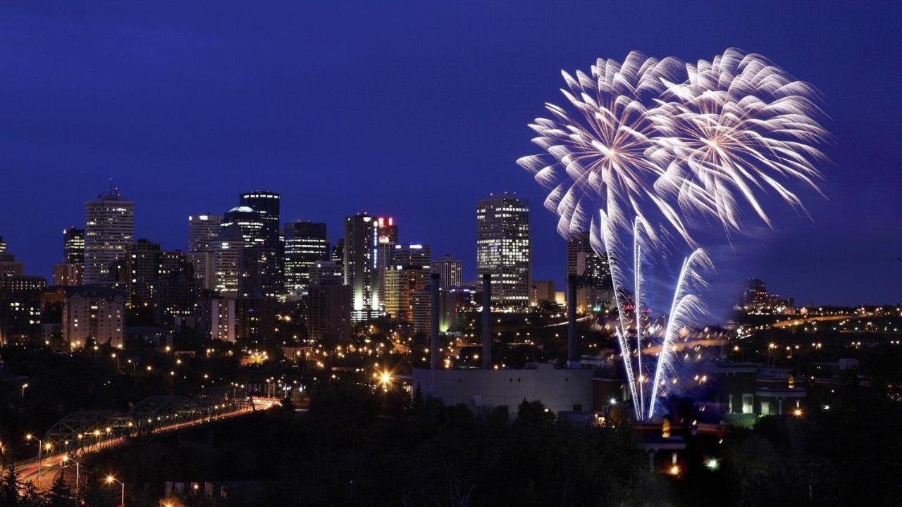 Executive Home - Long Stays Welcome - Garage Parking - Free Wifi & Netflix Edmonton Kültér fotó