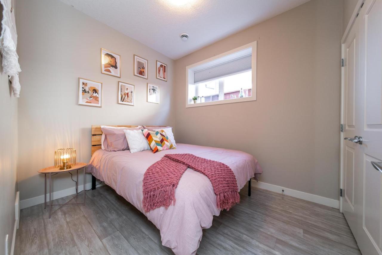 Executive Home - Long Stays Welcome - Garage Parking - Free Wifi & Netflix Edmonton Kültér fotó