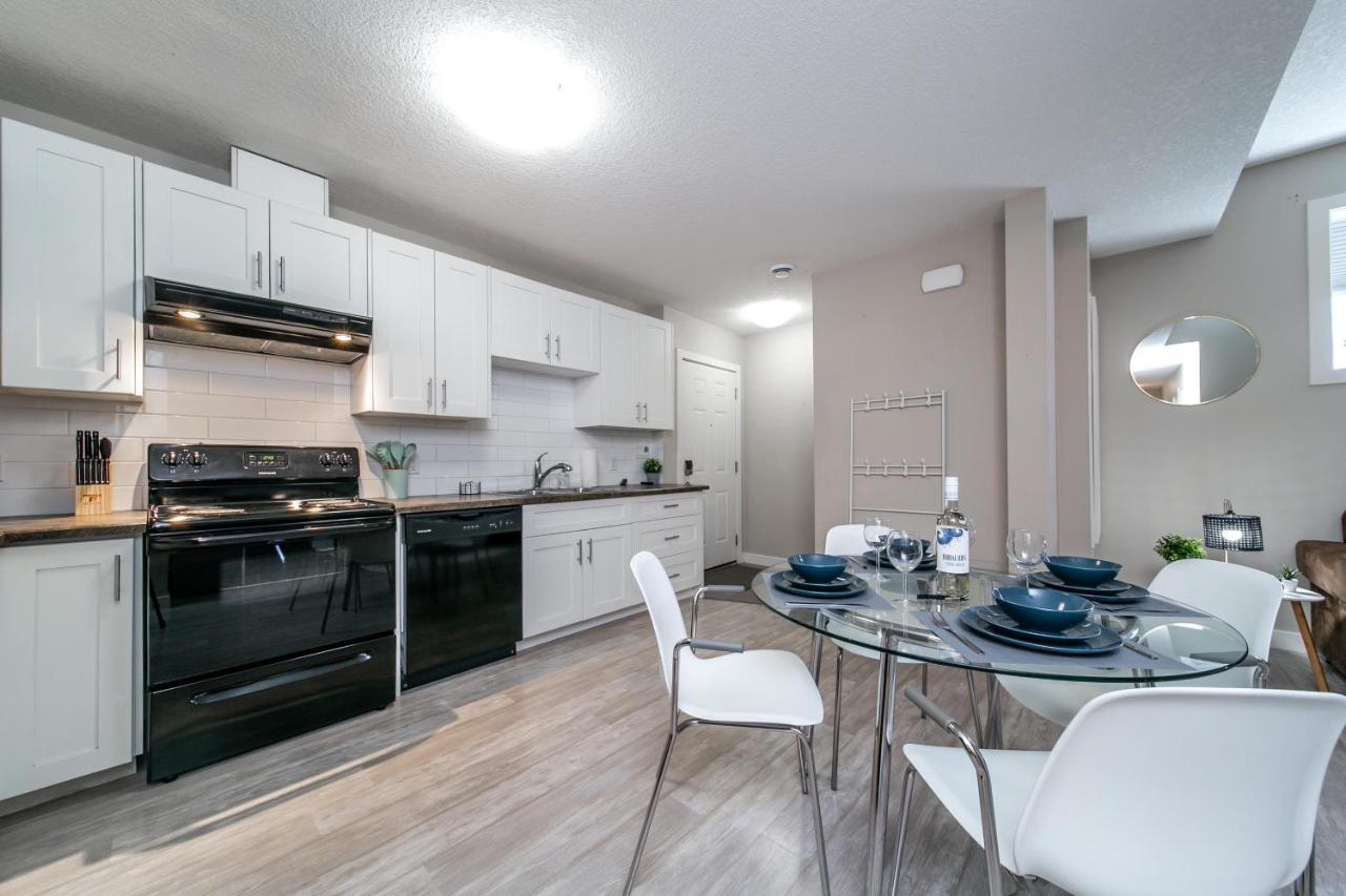 Executive Home - Long Stays Welcome - Garage Parking - Free Wifi & Netflix Edmonton Kültér fotó