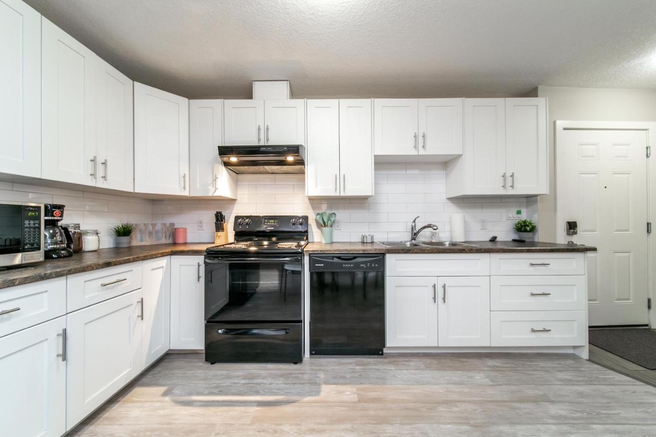 Executive Home - Long Stays Welcome - Garage Parking - Free Wifi & Netflix Edmonton Kültér fotó