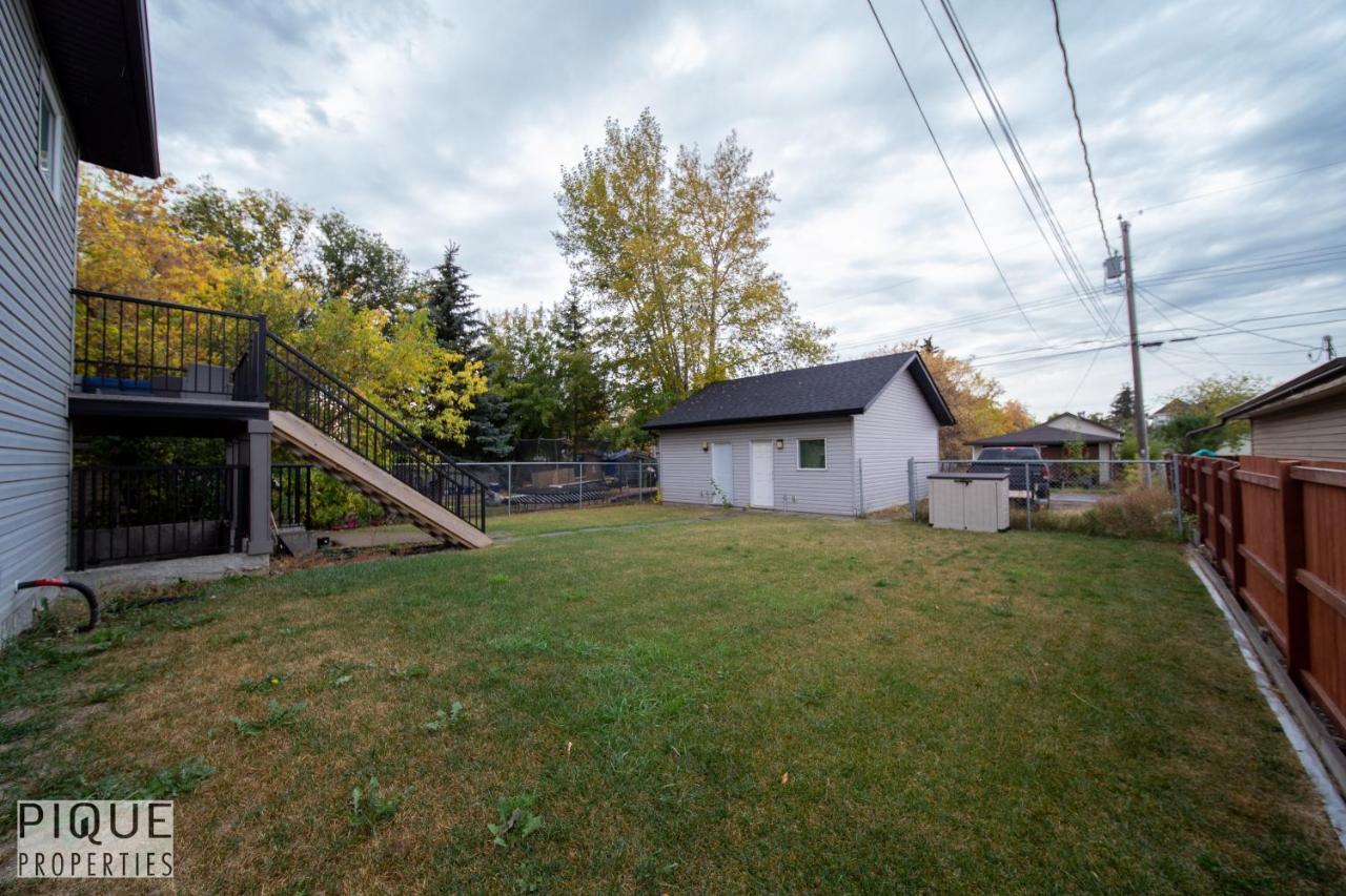 Executive Home - Long Stays Welcome - Garage Parking - Free Wifi & Netflix Edmonton Kültér fotó