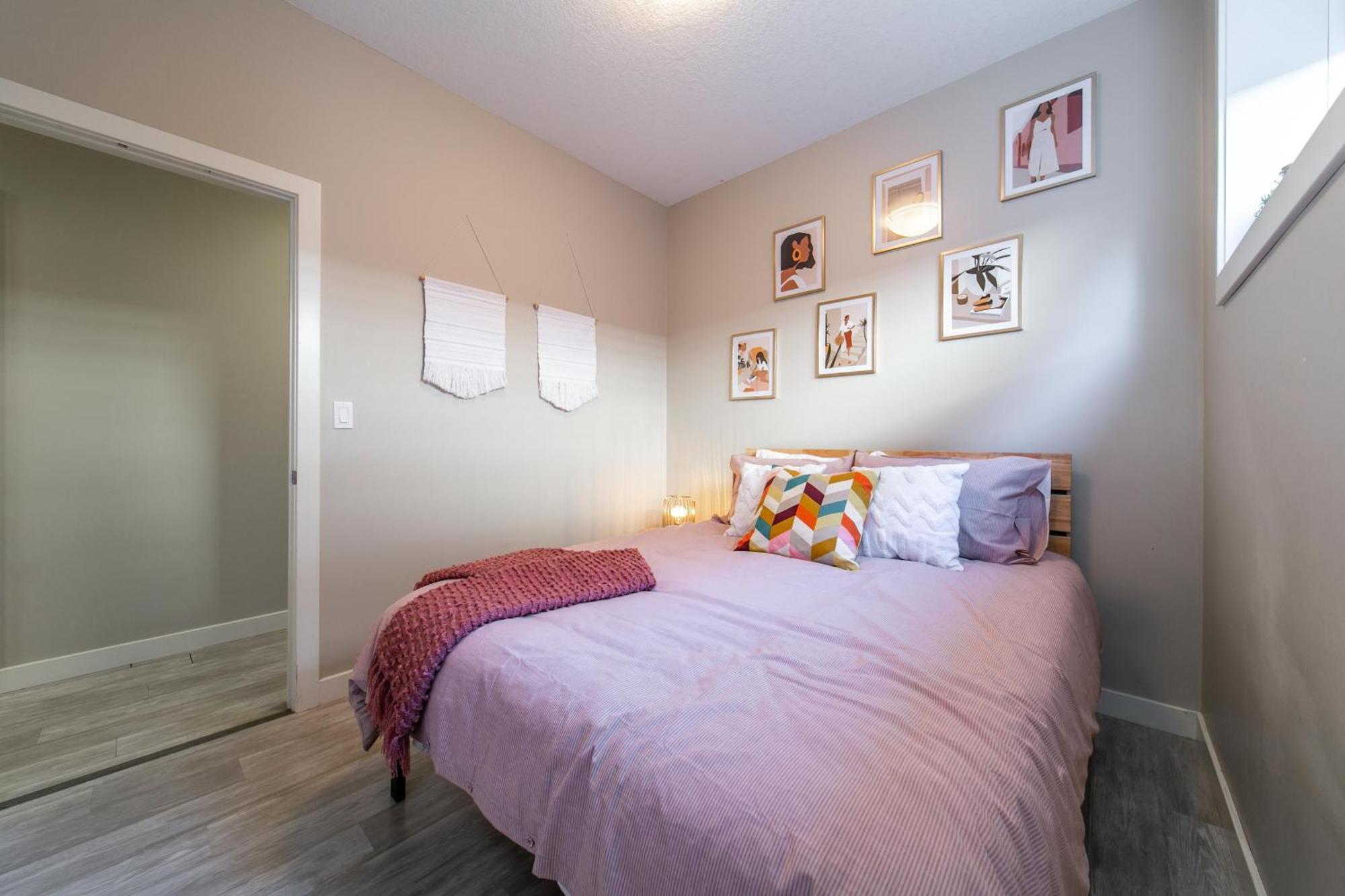 Executive Home - Long Stays Welcome - Garage Parking - Free Wifi & Netflix Edmonton Szoba fotó