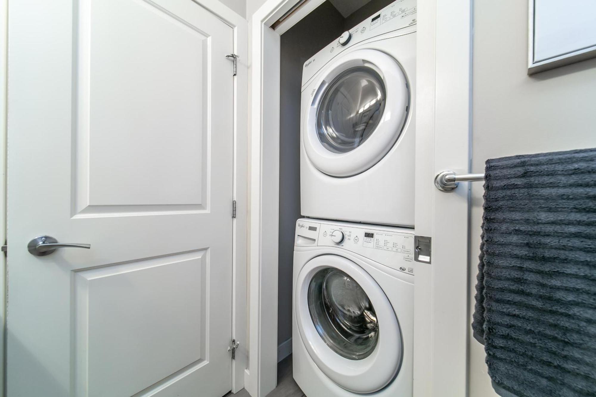 Executive Home - Long Stays Welcome - Garage Parking - Free Wifi & Netflix Edmonton Szoba fotó