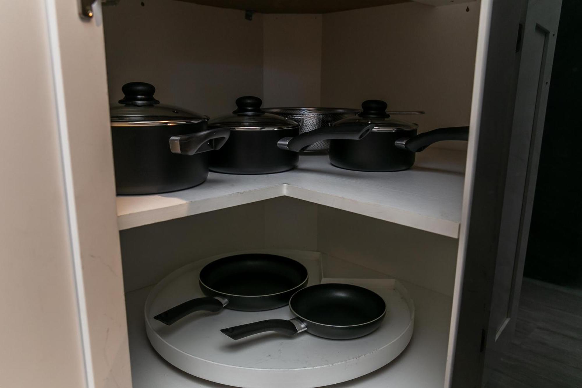 Executive Home - Long Stays Welcome - Garage Parking - Free Wifi & Netflix Edmonton Szoba fotó