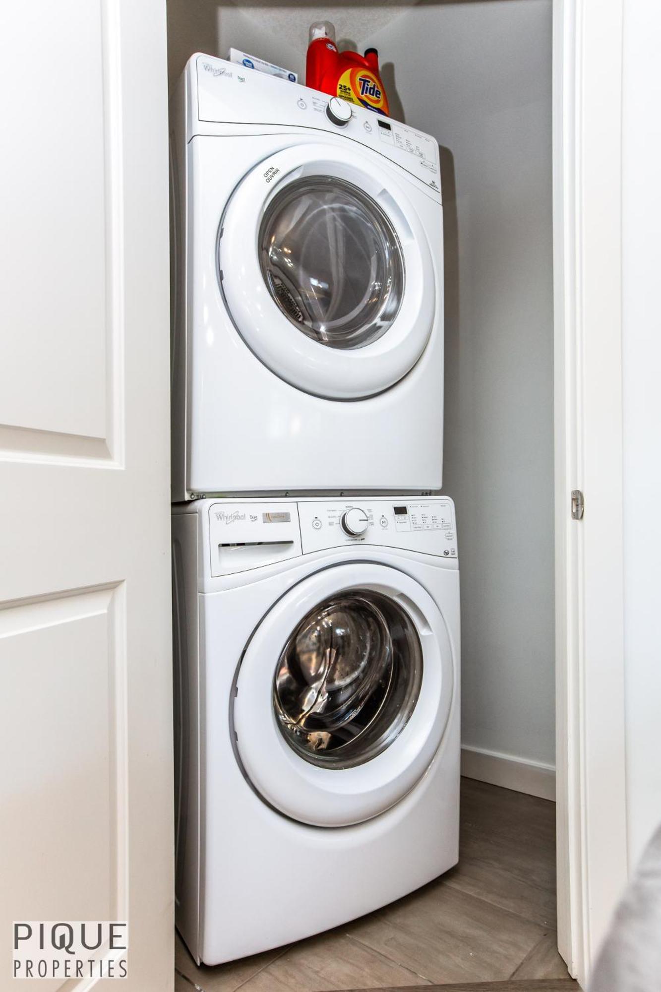 Executive Home - Long Stays Welcome - Garage Parking - Free Wifi & Netflix Edmonton Szoba fotó