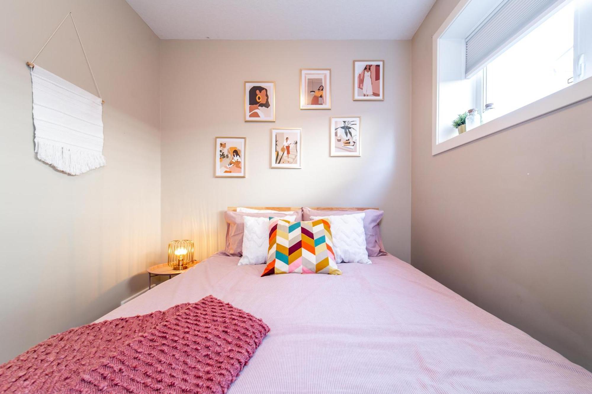 Executive Home - Long Stays Welcome - Garage Parking - Free Wifi & Netflix Edmonton Szoba fotó
