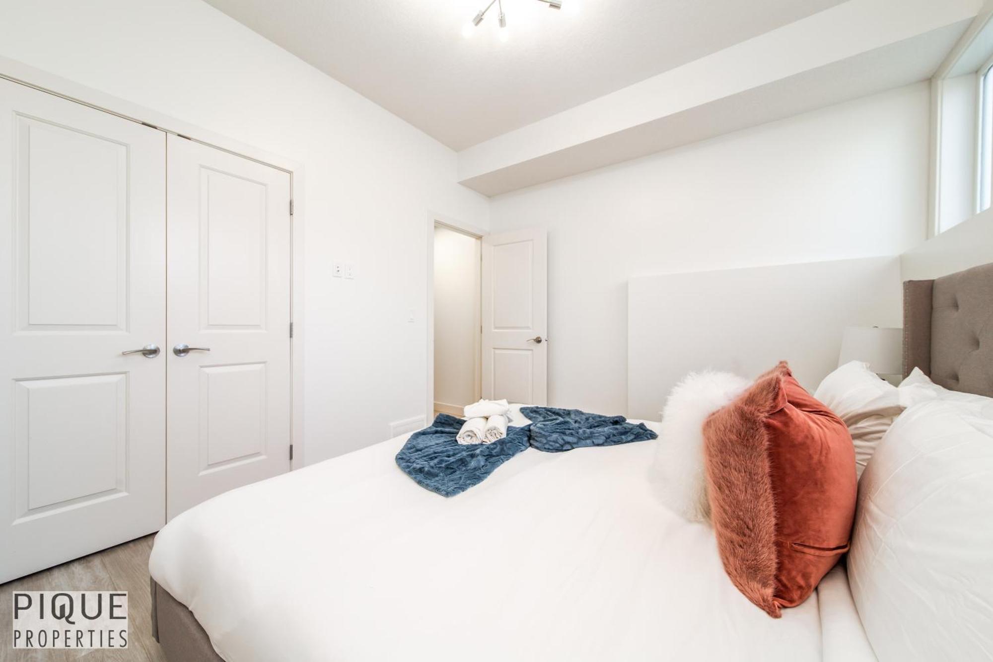 Executive Home - Long Stays Welcome - Garage Parking - Free Wifi & Netflix Edmonton Szoba fotó
