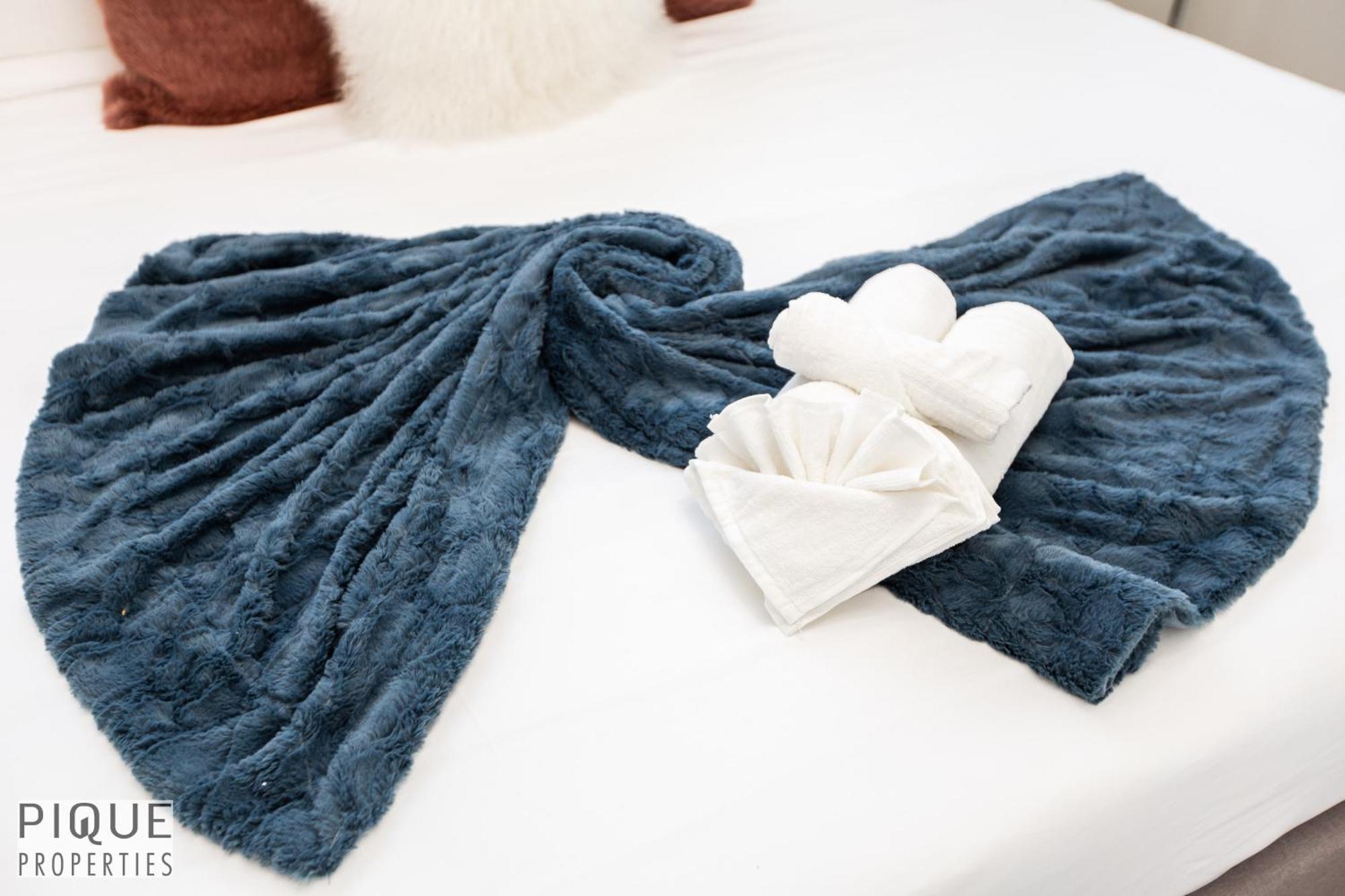 Executive Home - Long Stays Welcome - Garage Parking - Free Wifi & Netflix Edmonton Szoba fotó