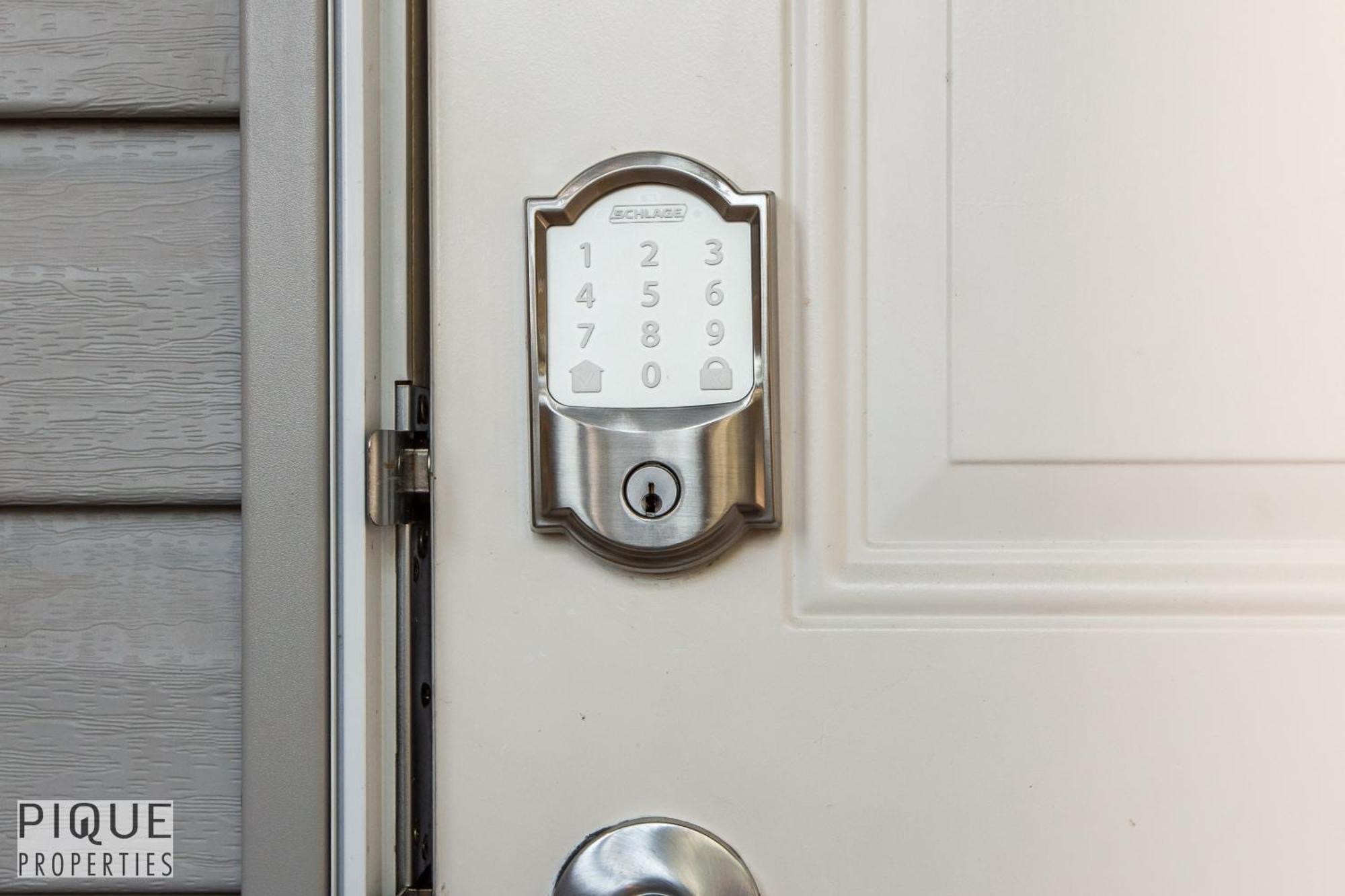 Executive Home - Long Stays Welcome - Garage Parking - Free Wifi & Netflix Edmonton Szoba fotó