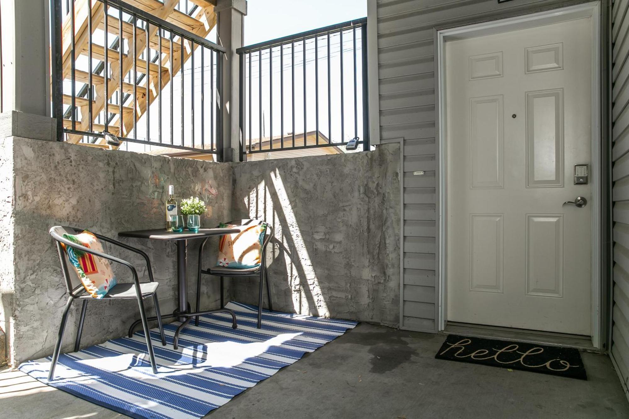 Executive Home - Long Stays Welcome - Garage Parking - Free Wifi & Netflix Edmonton Szoba fotó