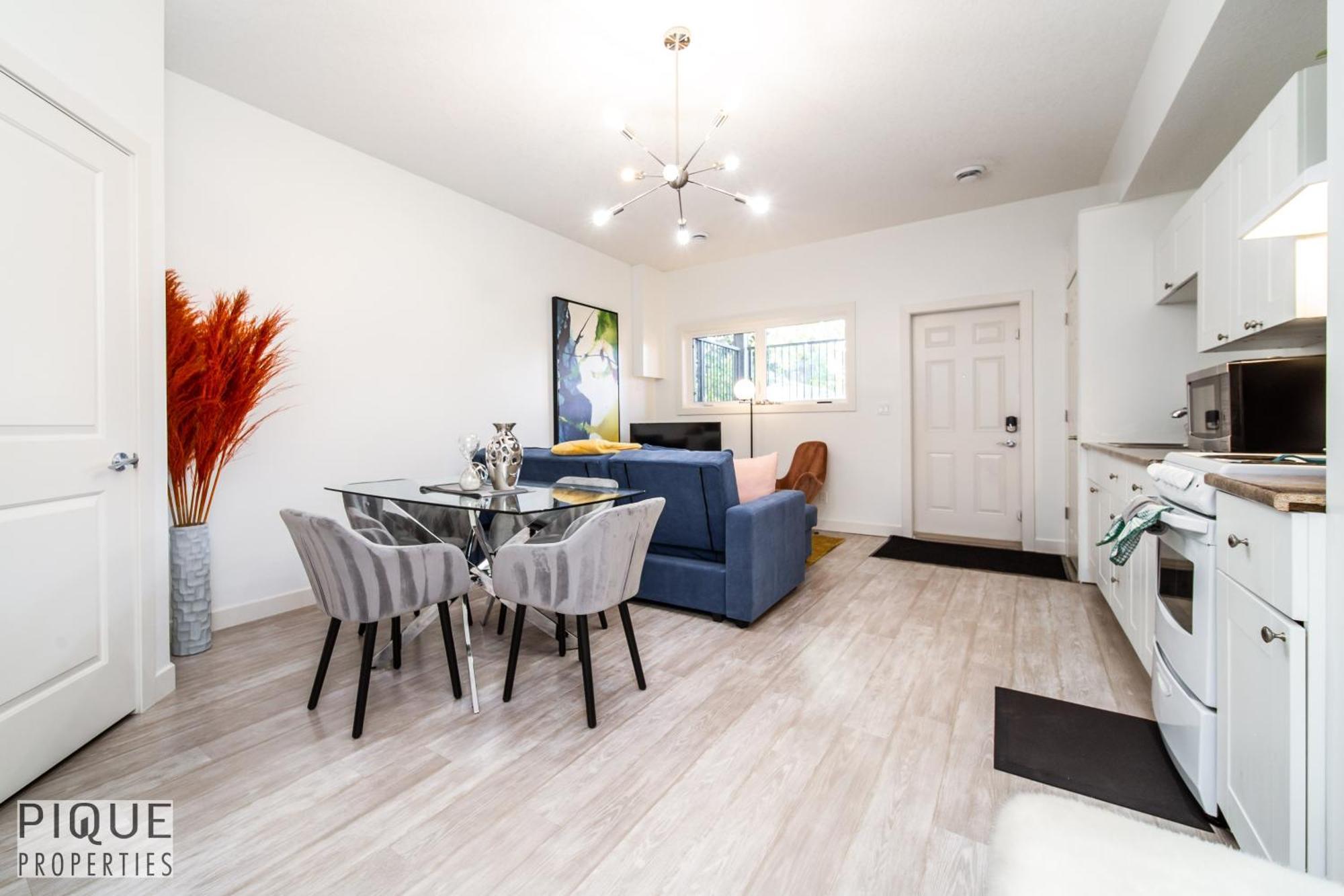 Executive Home - Long Stays Welcome - Garage Parking - Free Wifi & Netflix Edmonton Szoba fotó