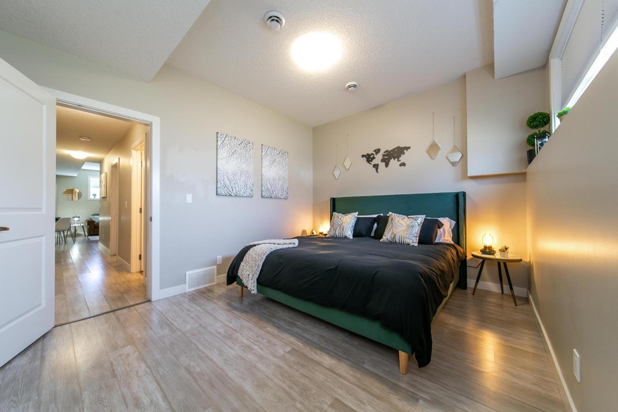 Executive Home - Long Stays Welcome - Garage Parking - Free Wifi & Netflix Edmonton Szoba fotó