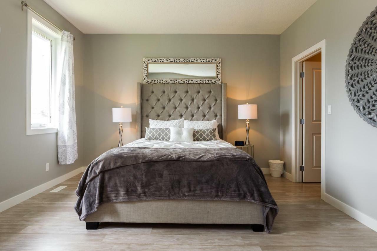 Executive Home - Long Stays Welcome - Garage Parking - Free Wifi & Netflix Edmonton Kültér fotó