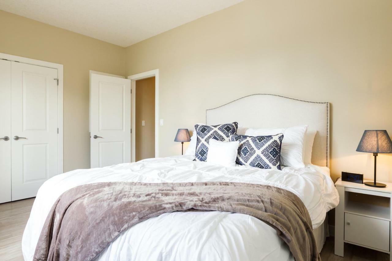 Executive Home - Long Stays Welcome - Garage Parking - Free Wifi & Netflix Edmonton Kültér fotó
