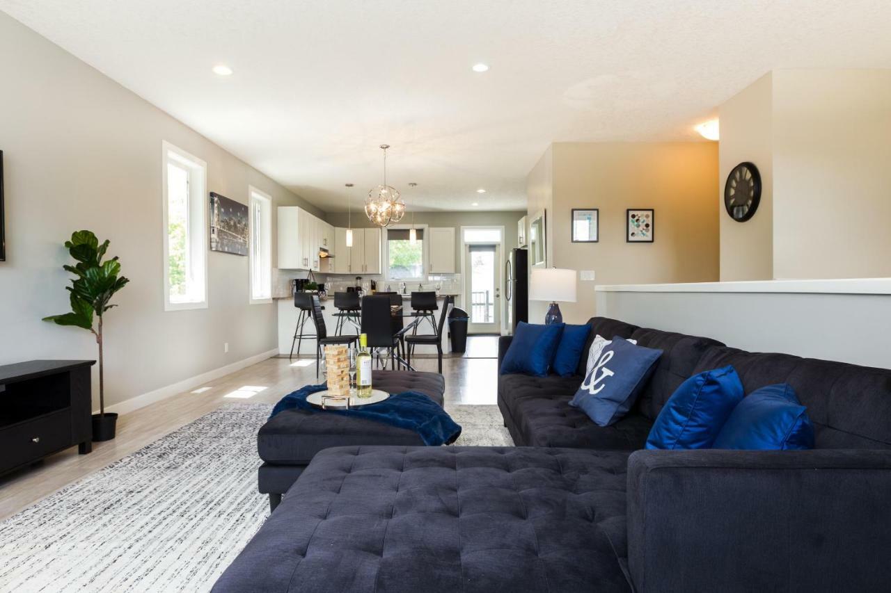 Executive Home - Long Stays Welcome - Garage Parking - Free Wifi & Netflix Edmonton Kültér fotó
